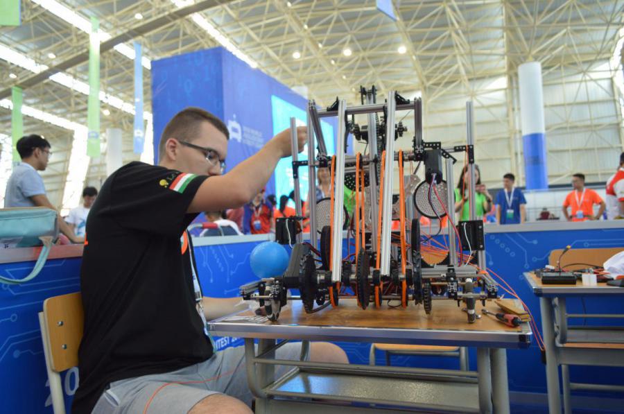 Iskolánk robotika csapata a WARC 2018 nemzetközi versenyen Kínában 11